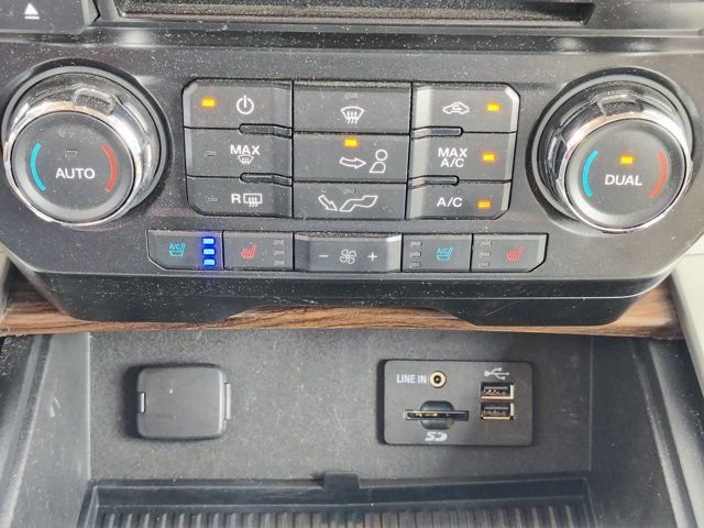 Used 2015 White Ford Lariat image 19