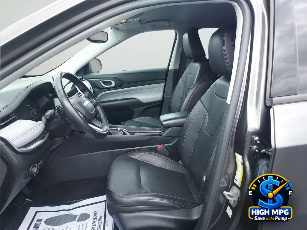 Used 2022 Gray Jeep Latitude Lux image 30