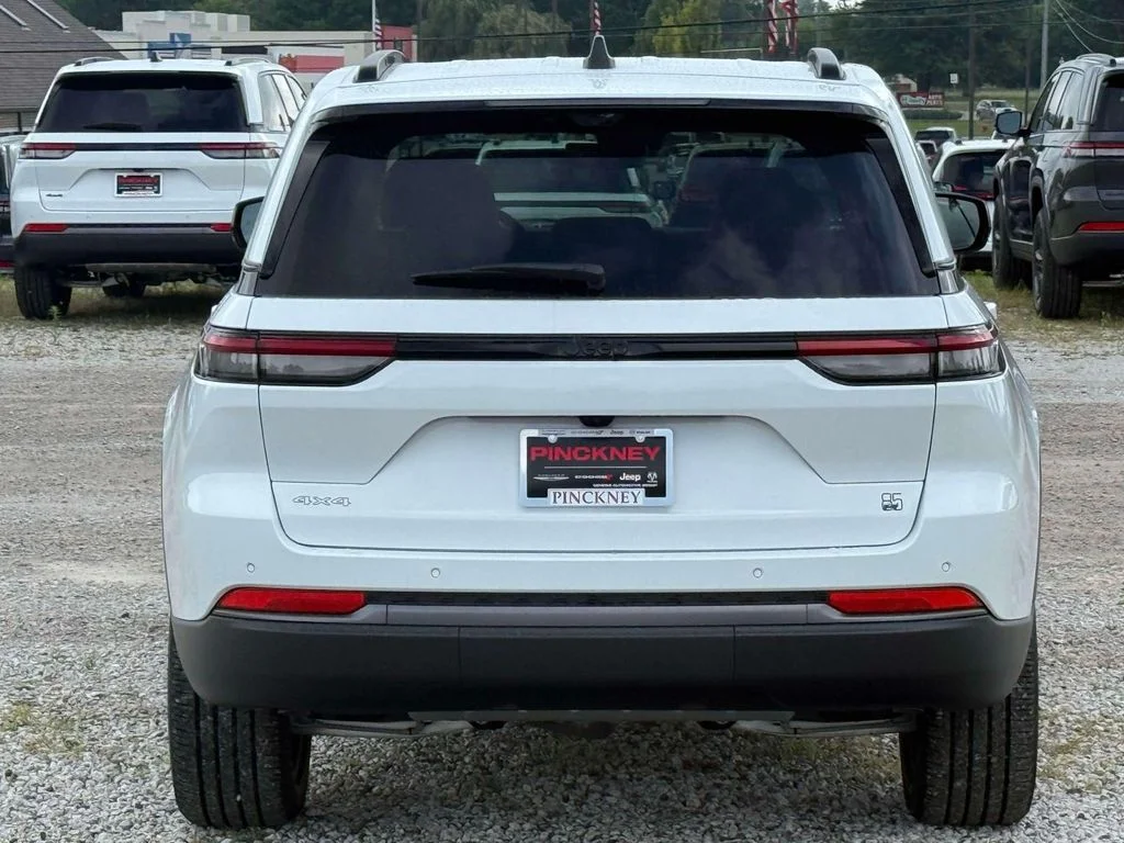 New 2026 Bright White Clear-Coat Exterior Paint Jeep Limited image 8