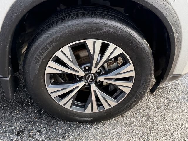 Used 2022 Silver Nissan SV image 19
