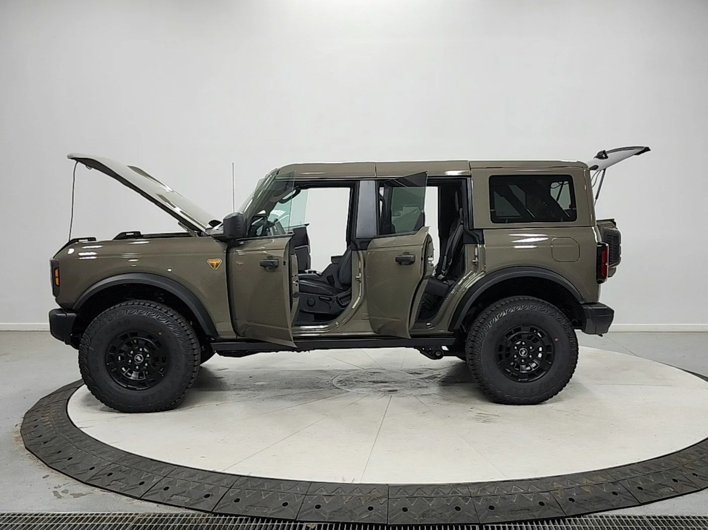 New 2026 Marsh Gray Ford Badlands® image 12