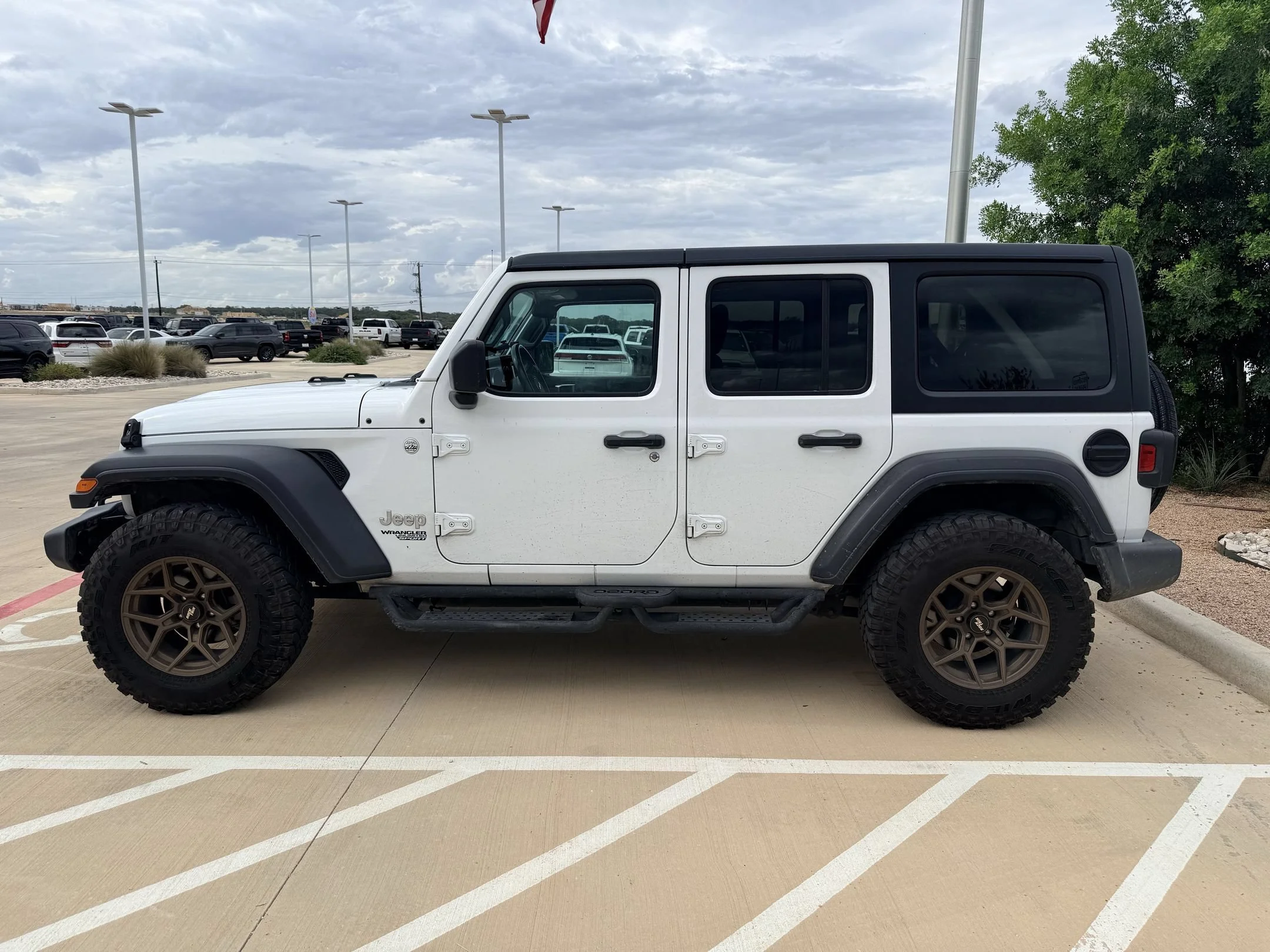 Used 2019 White Jeep Unlimited Sport S image 5