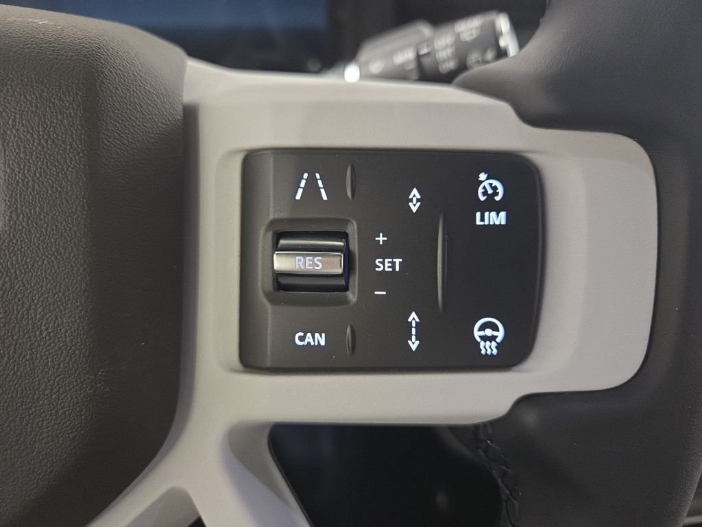 New 2026 Fuji White Land Rover X-Dynamic SE image 13