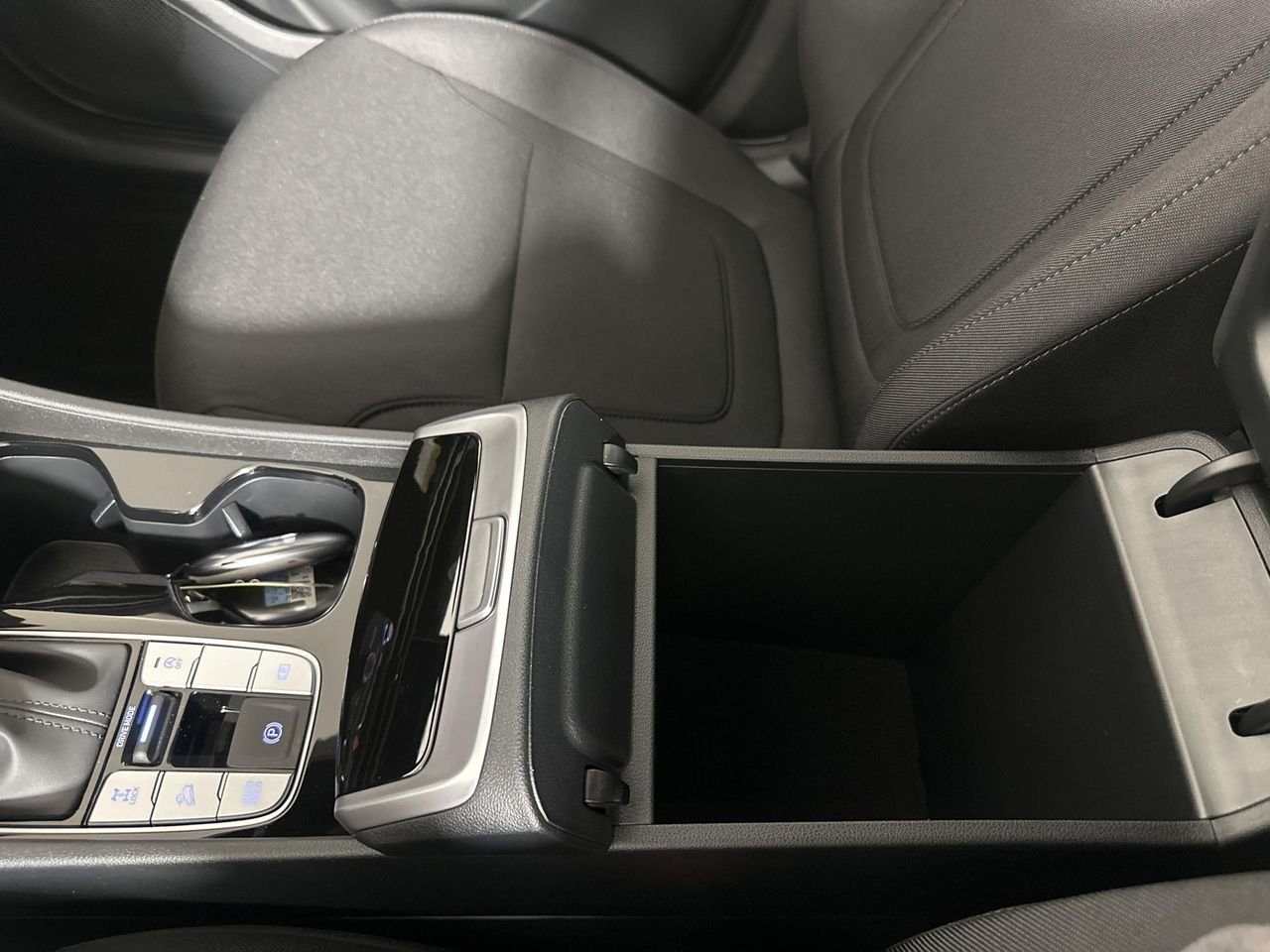 New 2026 Phantom Black Hyundai SE image 20