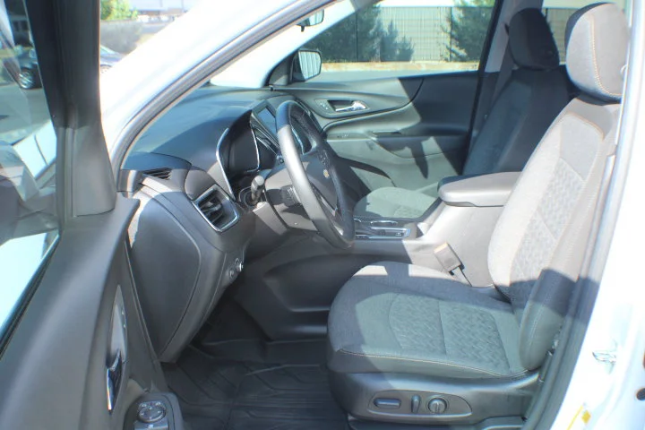 Used 2023 SUMMIT WHITE Chevrolet LT image 11