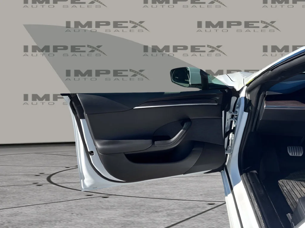 Used 2024  Tesla Long Range image 25