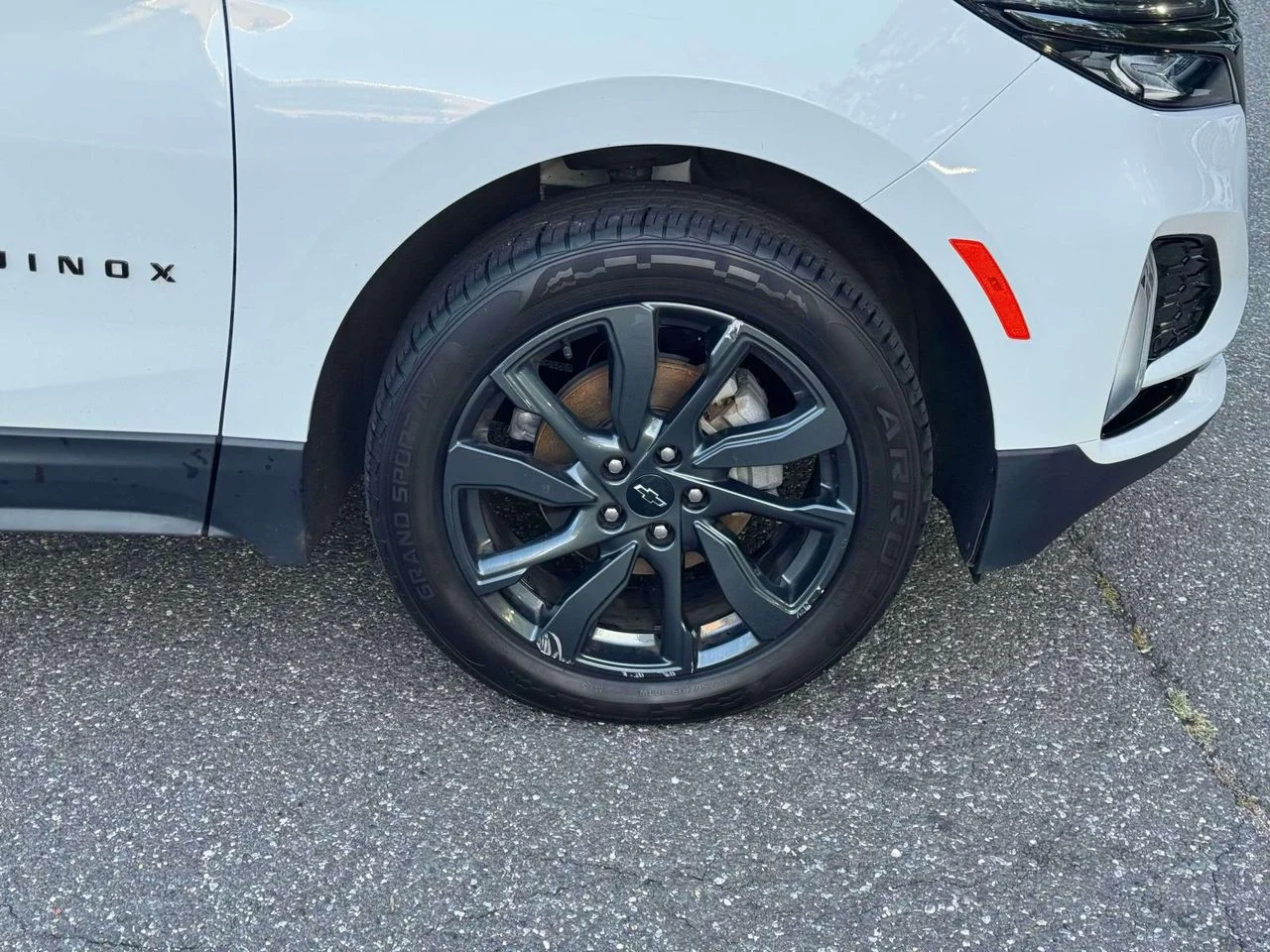 Used 2023 Summit White Chevrolet AWD RS image 9
