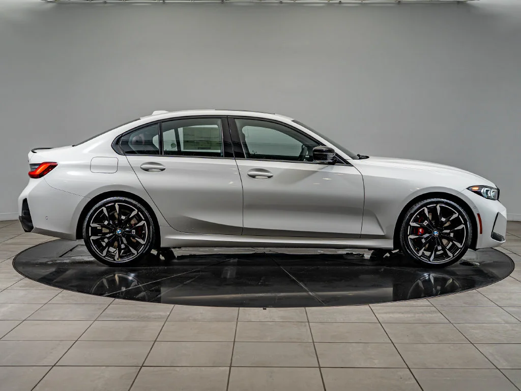 New 2026 Alpine White BMW 330i xDrive image 4