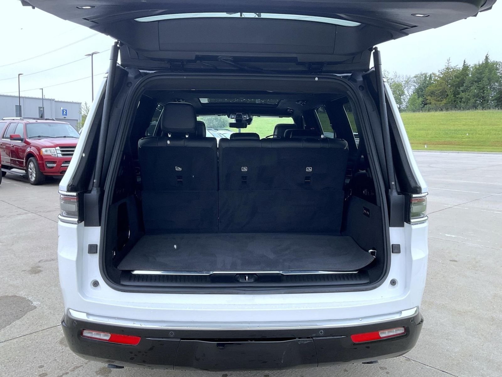 Used 2023 White Jeep Series II image 9
