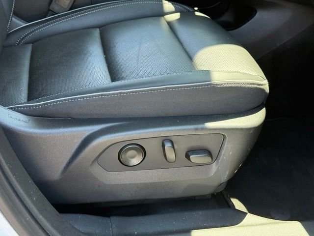 Used 2021 White Buick Essence image 24