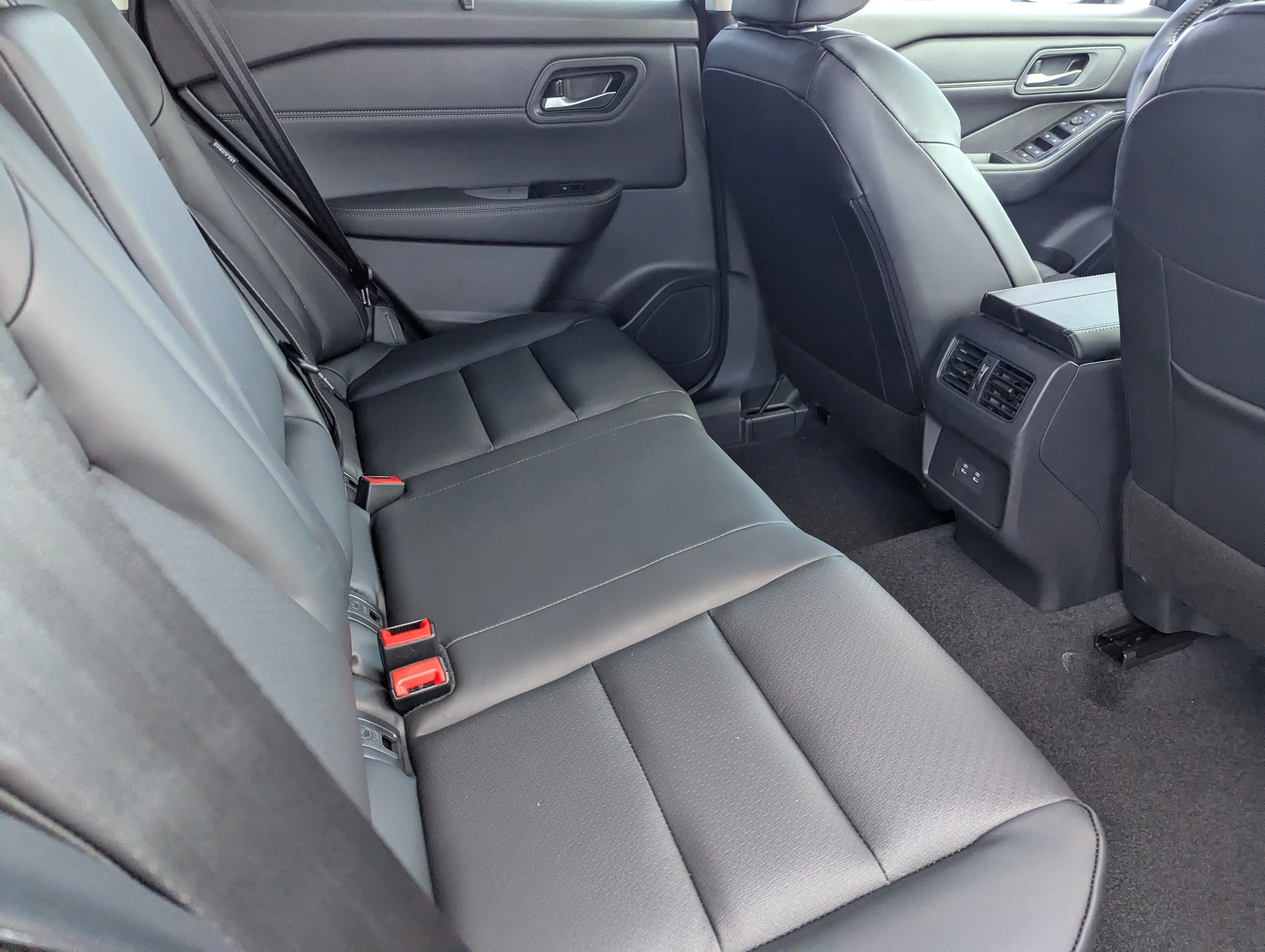 2026 Nissan Rogue SV - Photo 26