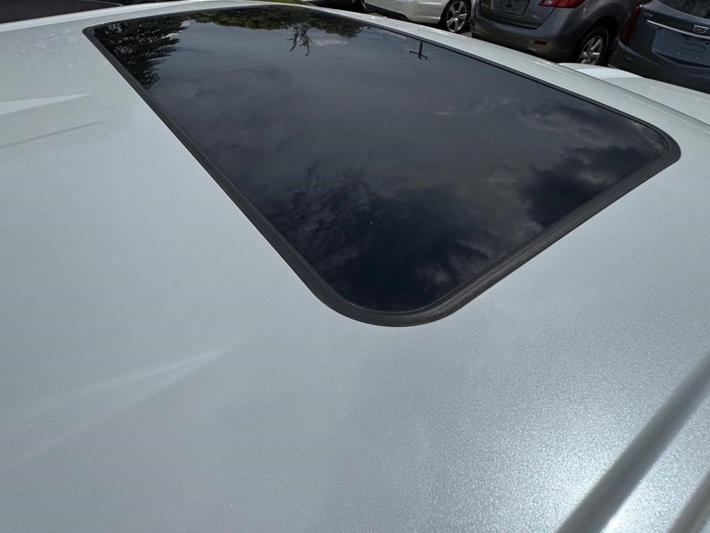Used 2023 Pearl Toyota Limited image 12