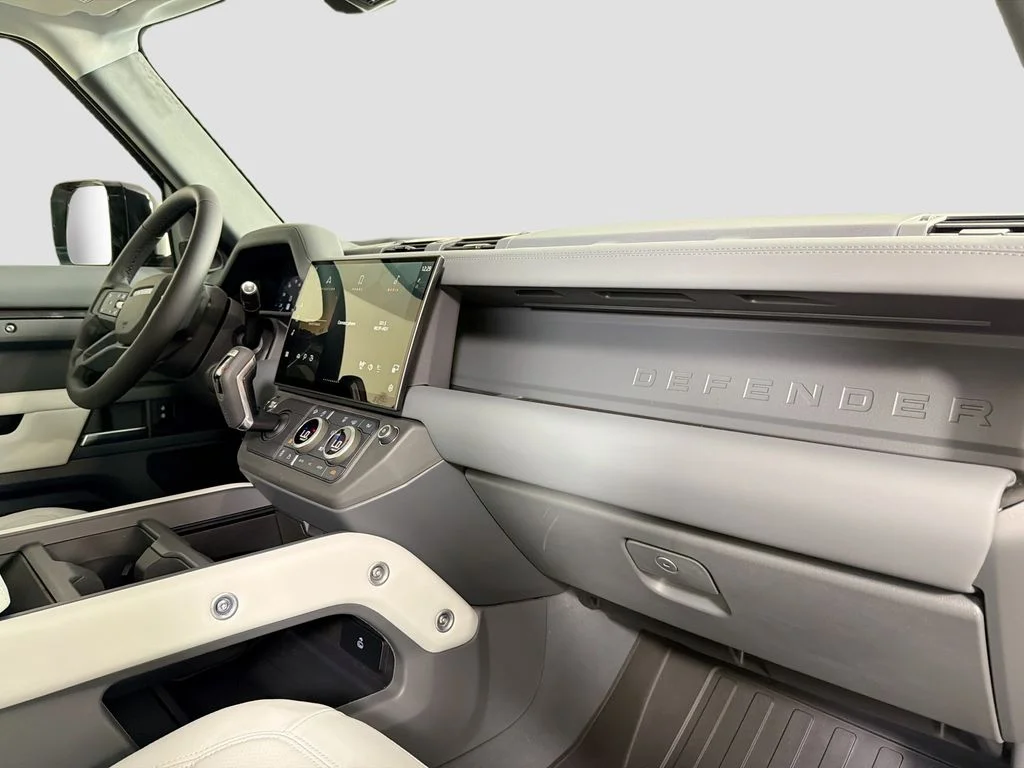 New 2026 Carpathian Grey Land Rover X-Dynamic SE image 31