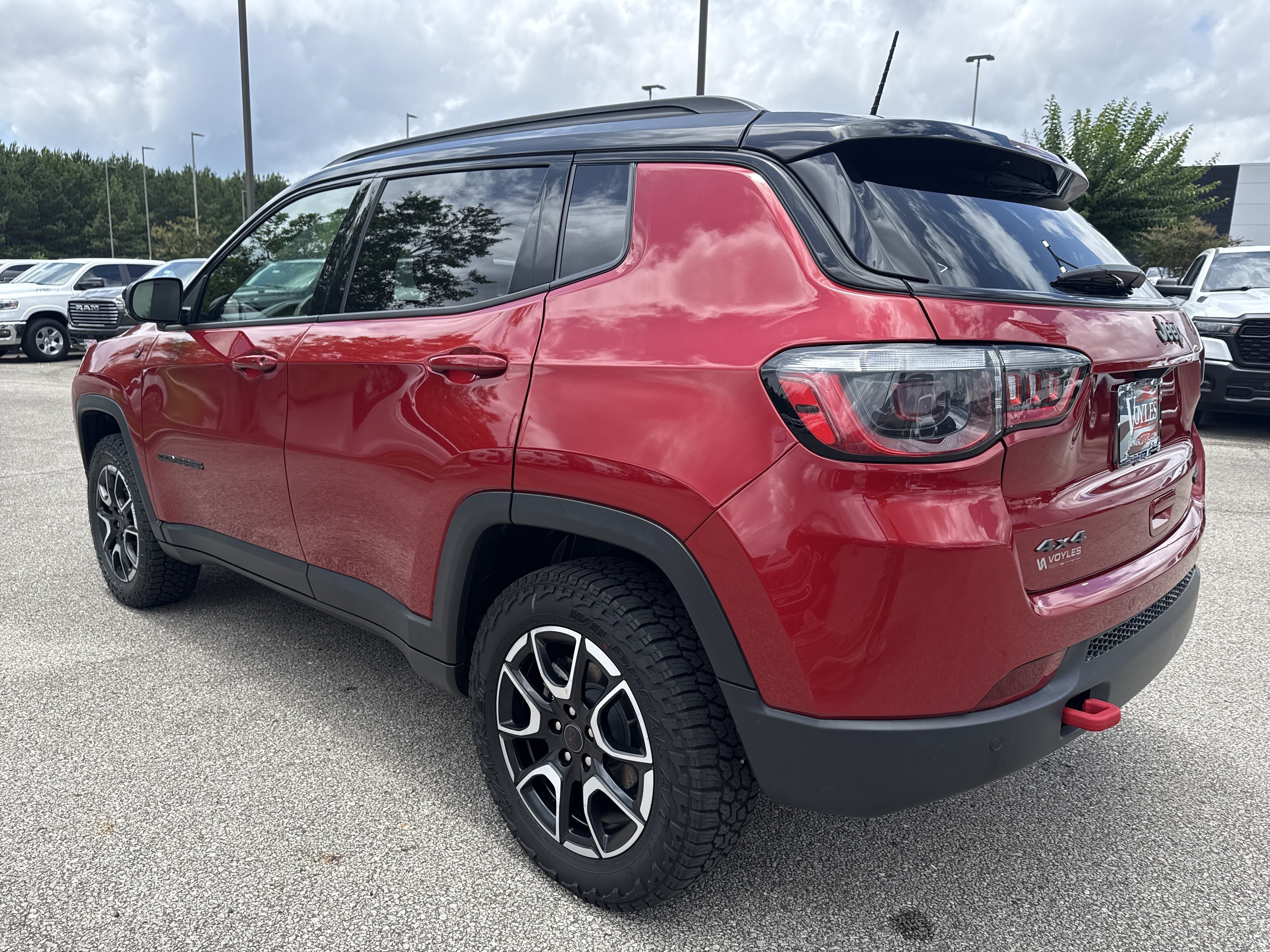 Used 2025 Red Hot Pearlcoat Jeep Trailhawk image 4