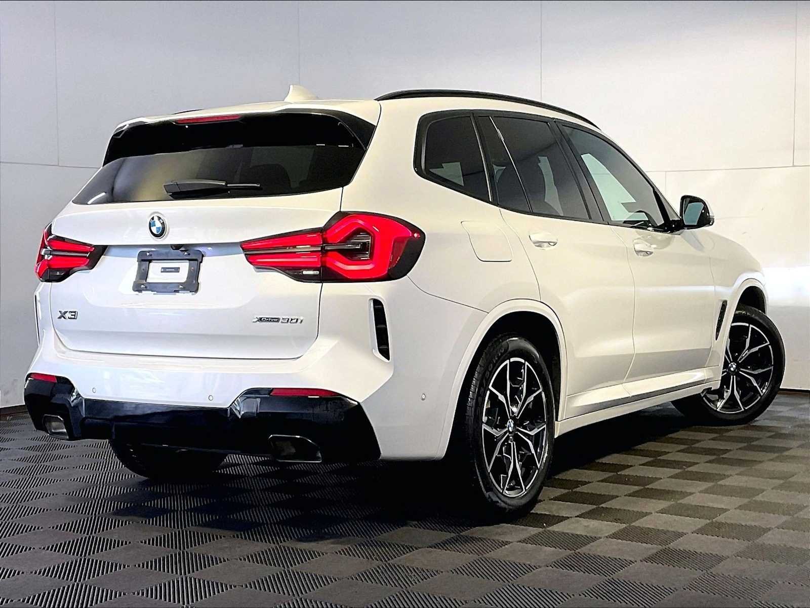 Used 2024 Mineral White Metallic BMW xDrive30i image 7