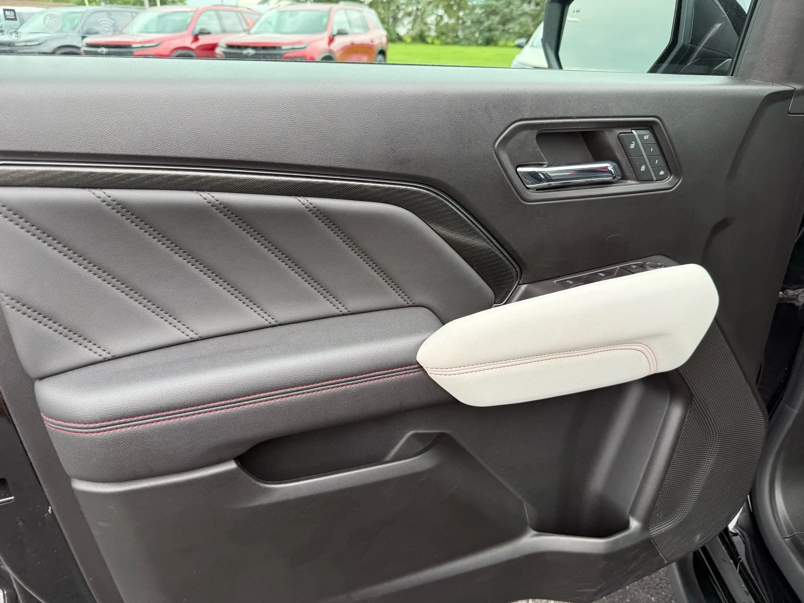 Used 2024 Onyx Black GMC AT4X image 22