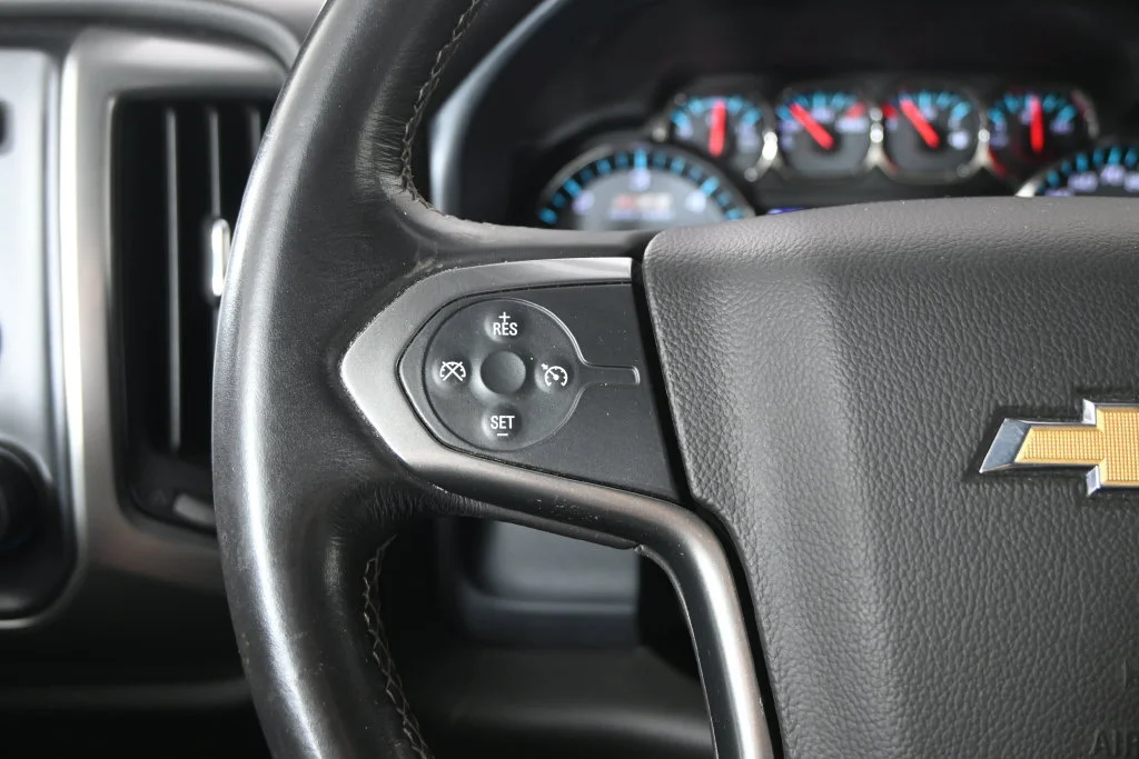 Used 2017 DEEP OCEAN BLUE METALLIC Chevrolet LT image 33