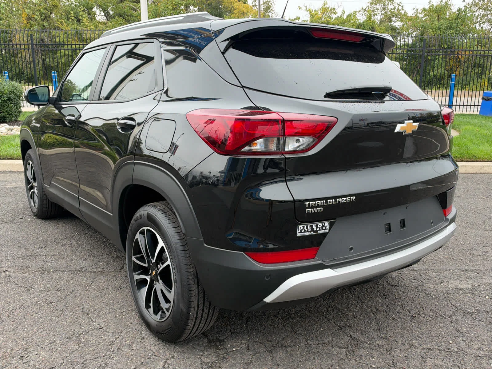 Used 2025 Mosaic Black Metallic Chevrolet LT image 4