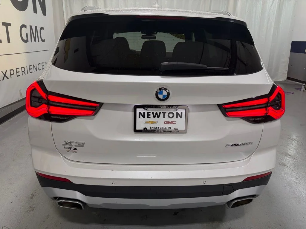 Used 2024 White BMW sDrive30i image 34