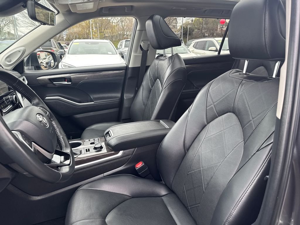 Used 2023 Gray Toyota Platinum image 17