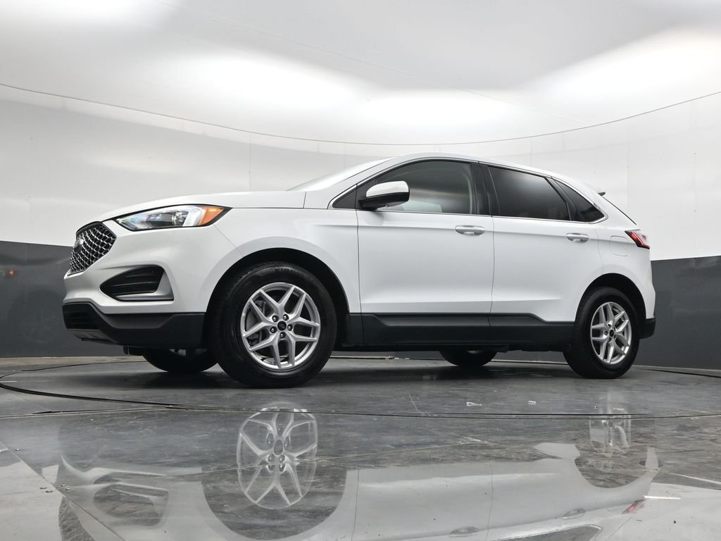 Used 2024 White Ford SEL image 44