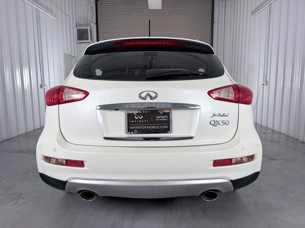 Used 2017 White INFINITI Base image 6