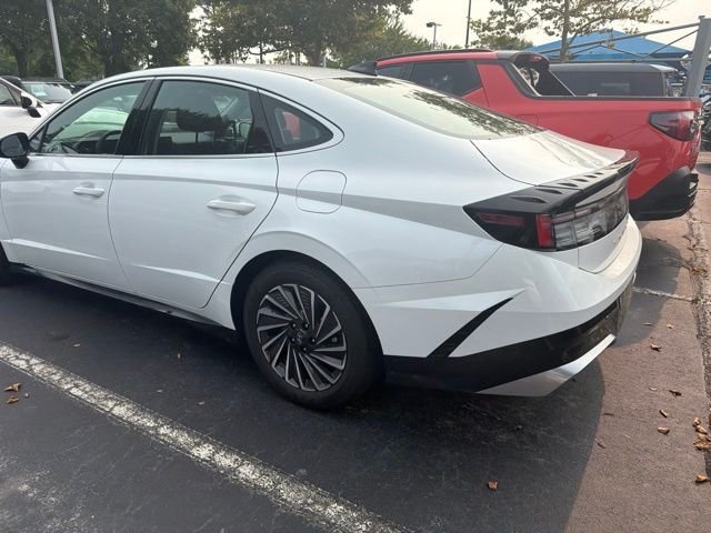 Certified Used 2025 Serenity White Hyundai SEL image 6