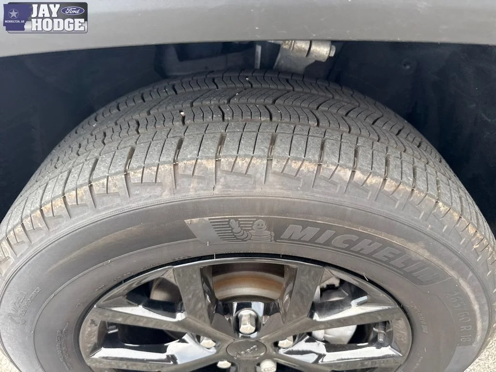 Certified Used 2025 Metallic Jeep Altitude image 33