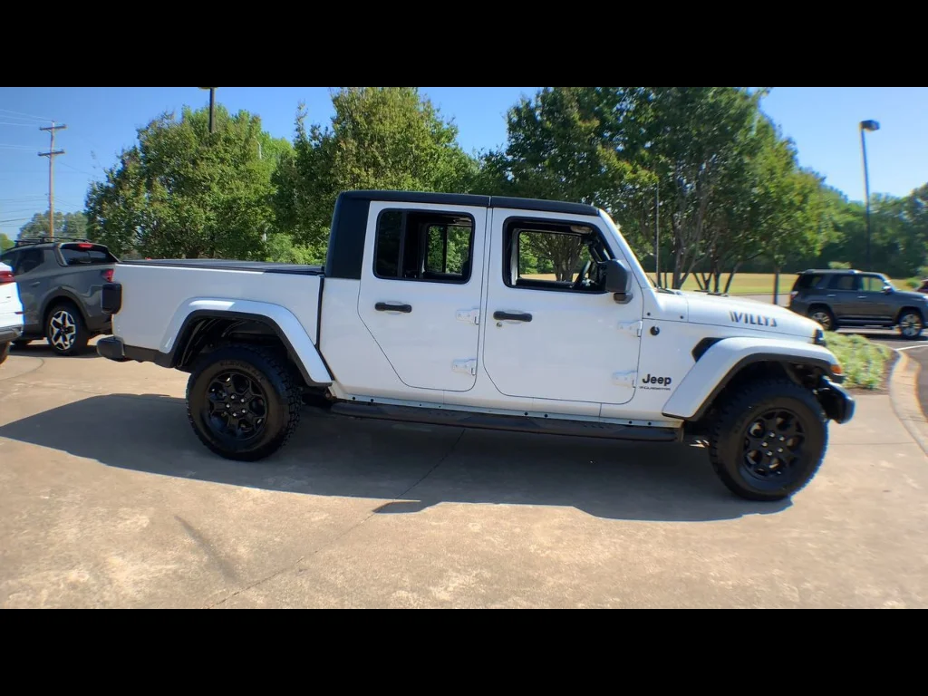 Used 2023 BRGHTWHT/BLACK Jeep Willys image 9