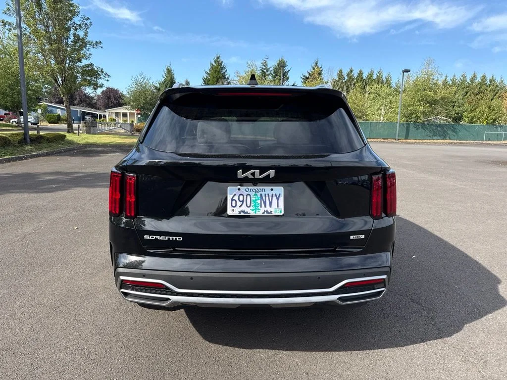 Used 2023 Aurora Black Kia SX Prestige image 6