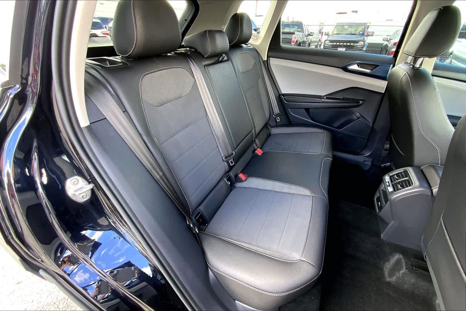 Used 2024 Deep Black Pearl Volkswagen SE image 20