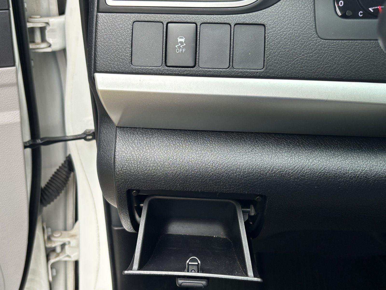 Used 2017 Blizzard Pearl Toyota SE image 12