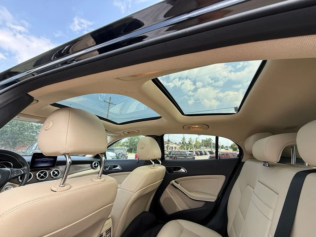 Used 2019 Black Mercedes-Benz GLA 250 image 23