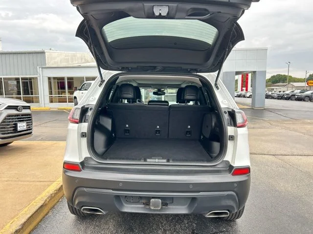 Used 2021 White Jeep Latitude Lux image 11