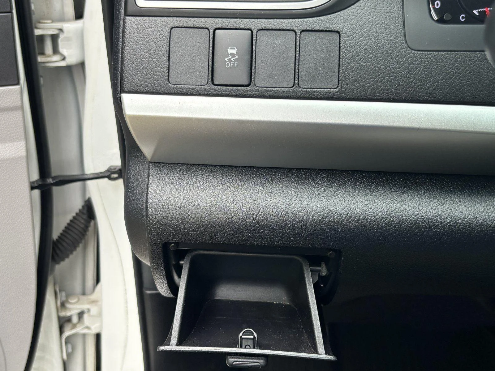 Used 2017 Blizzard Pearl Toyota SE image 12