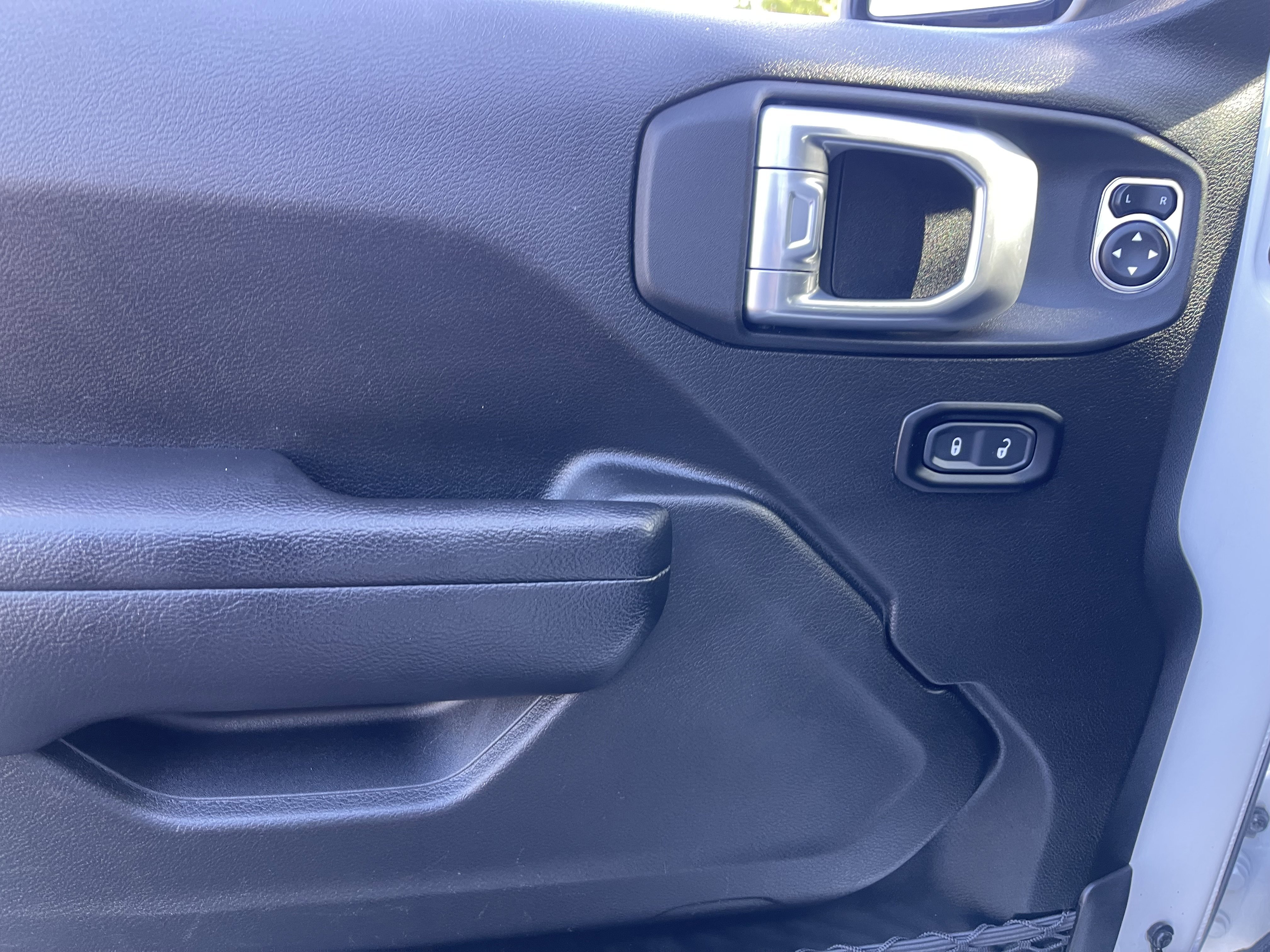 Used 2024 White/off-white Jeep Rubicon 4xe image 15