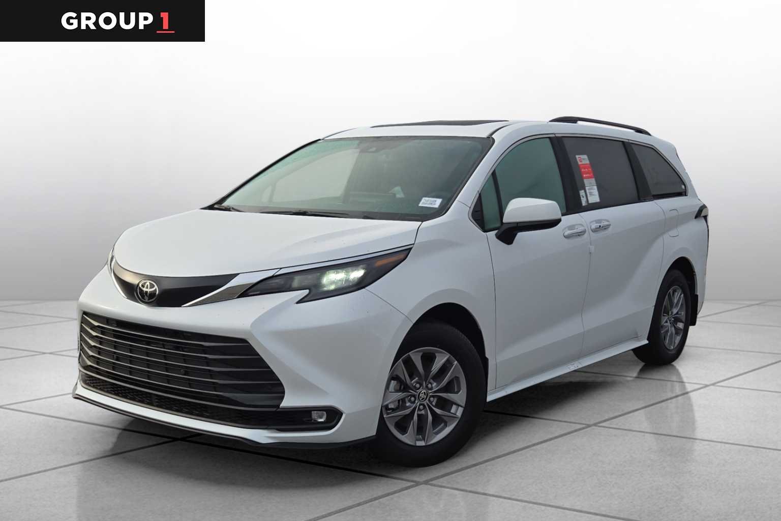 2026 Toyota Sienna XLE 8-Passenger Hybrid FWD's photo