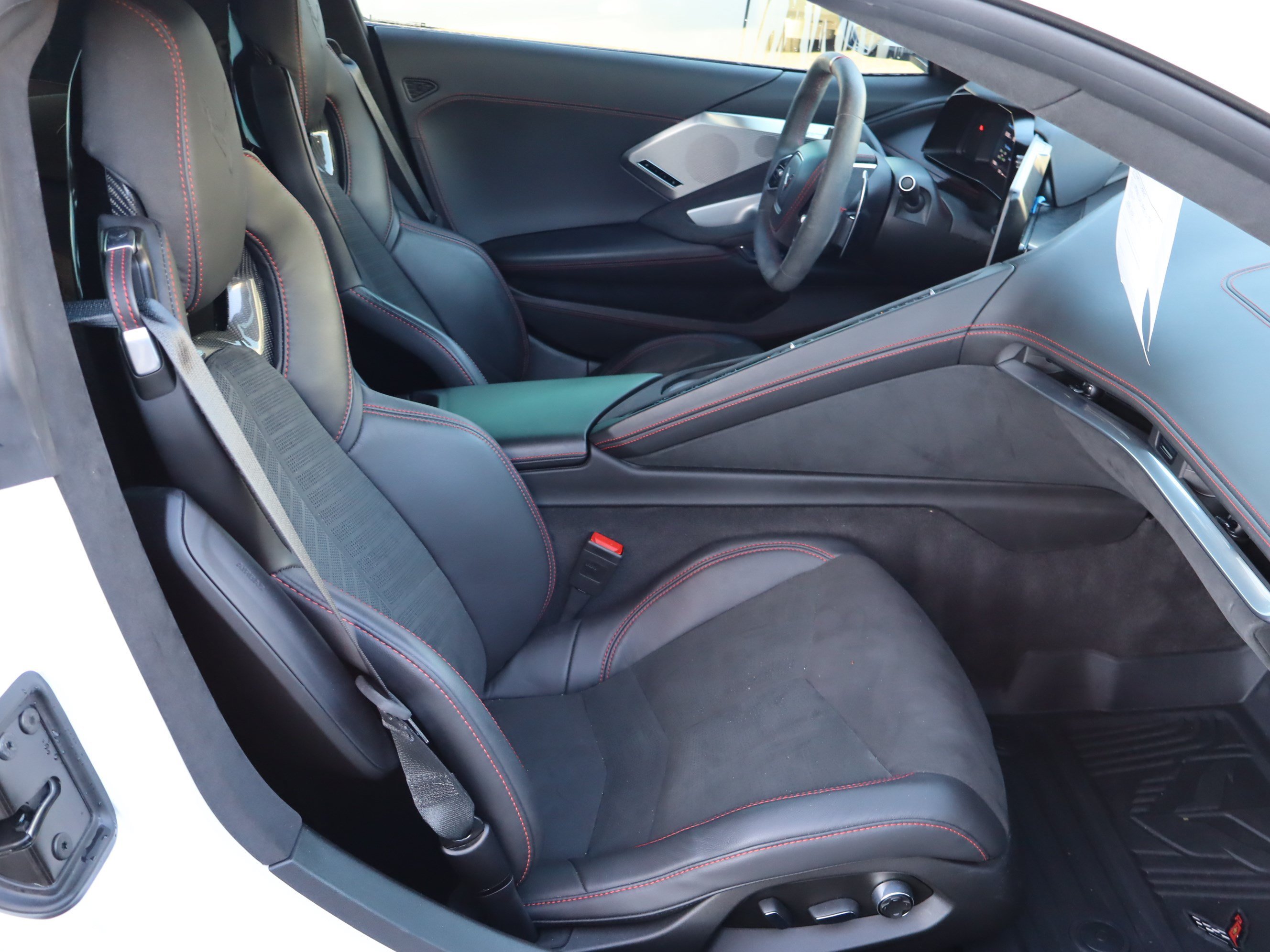 Used 2024 Arctic White Chevrolet 3LT image 32