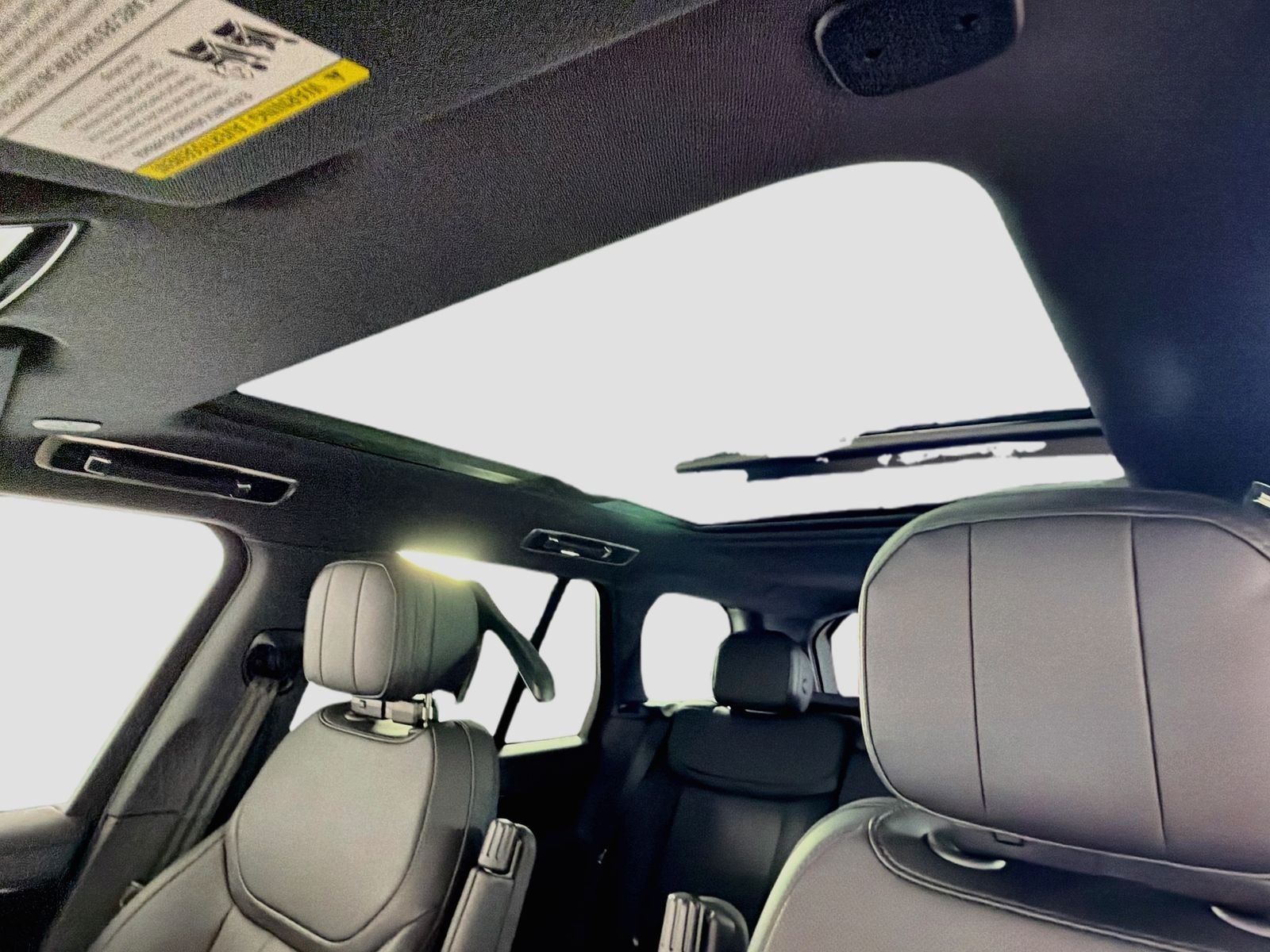 New 2026 Santorini Black Land Rover SE image 9