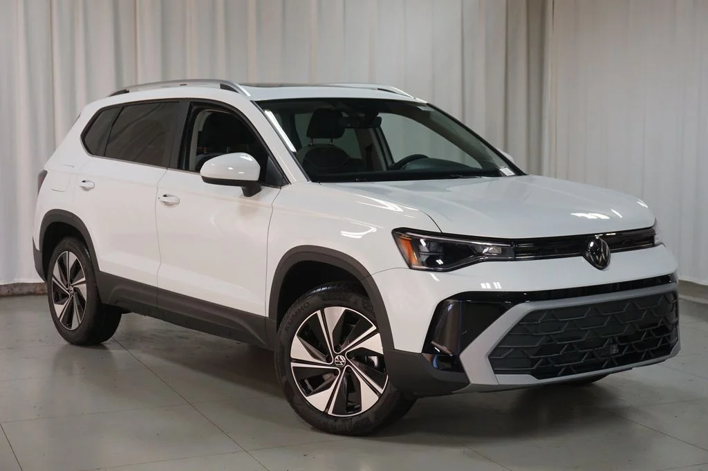 New 2026 Pure White Volkswagen 1.5T SE image 3
