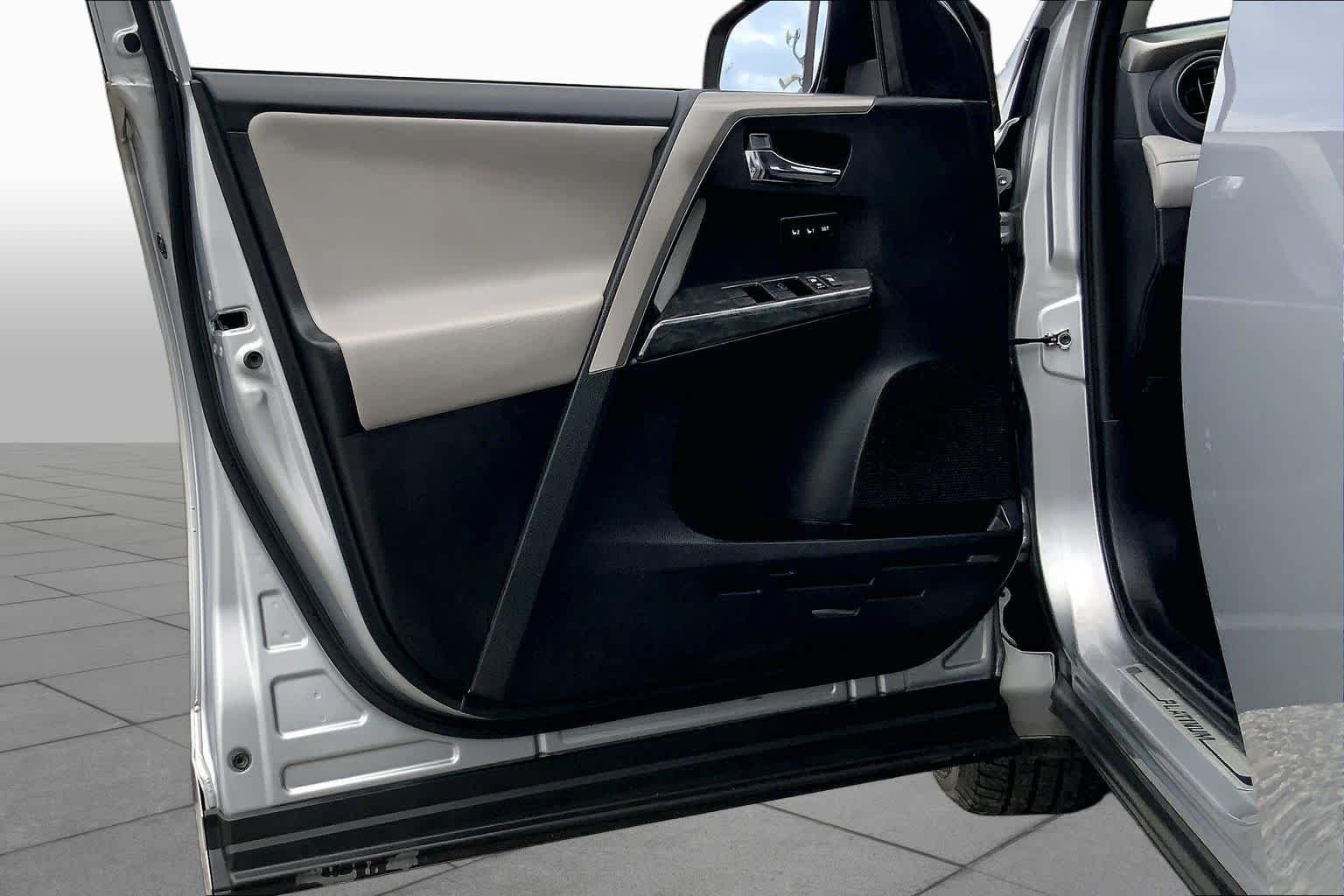 Used 2018 Silver Sky Metallic Toyota Limited image 21