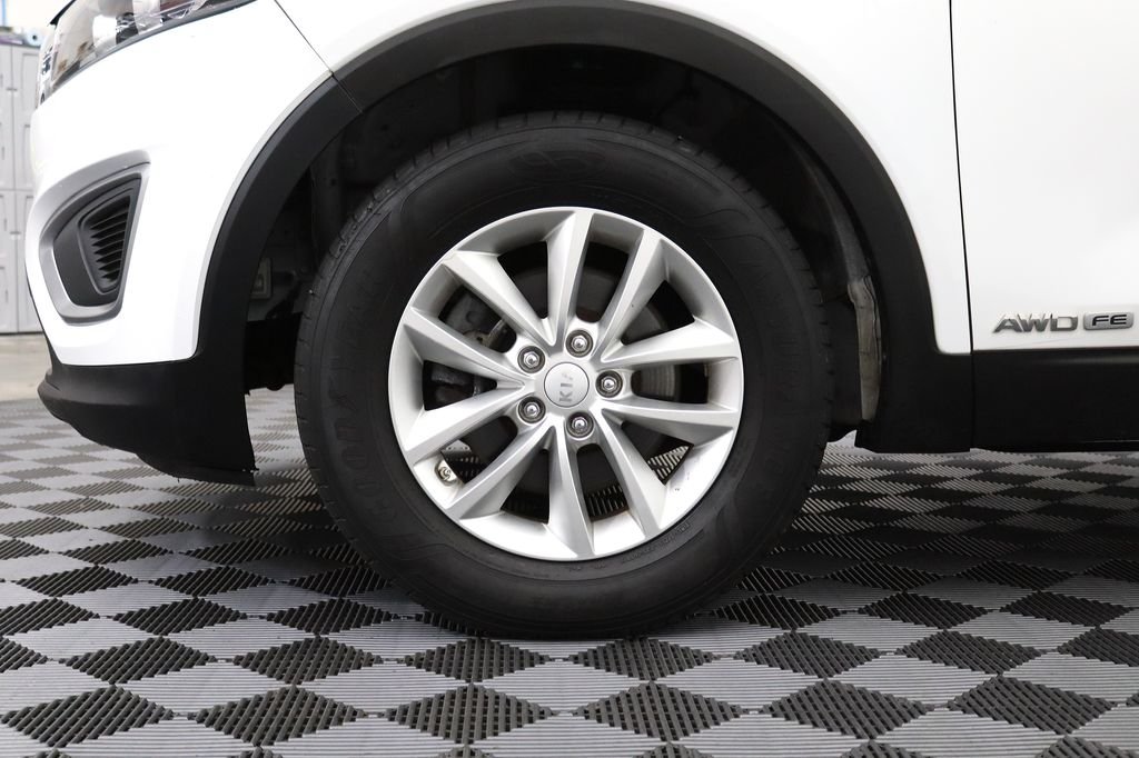 Used 2017 White Kia LX image 5