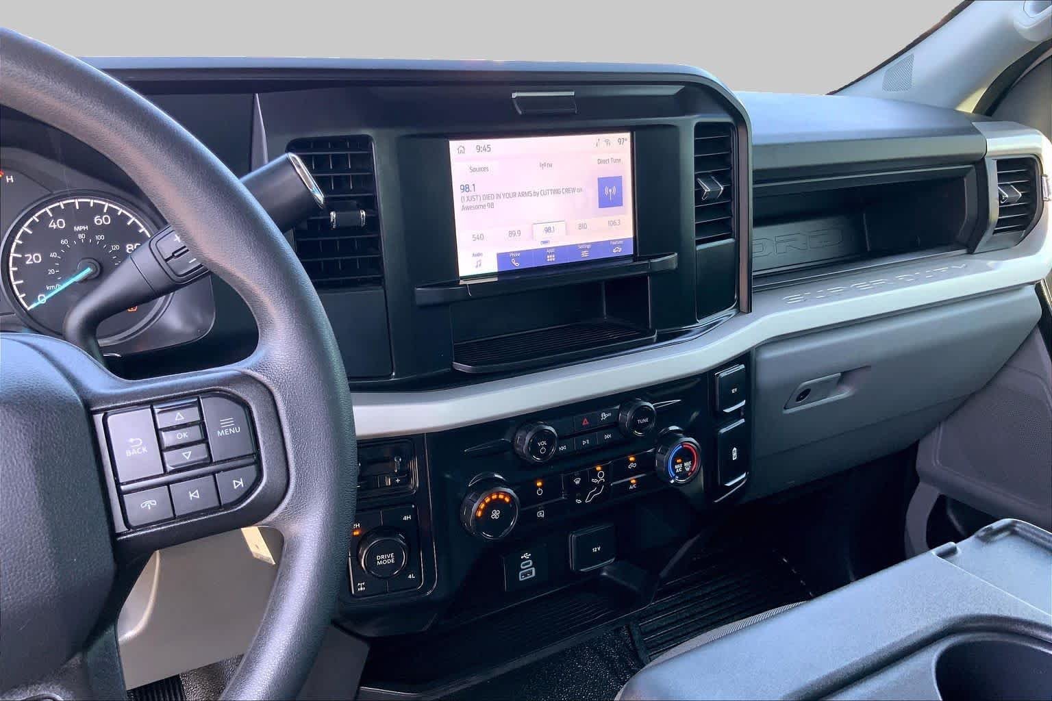 Used 2025 White Ford XL image 7