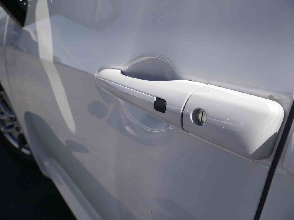New 2026 Bright White Clear-Coat Exterior Paint Chrysler  image 10
