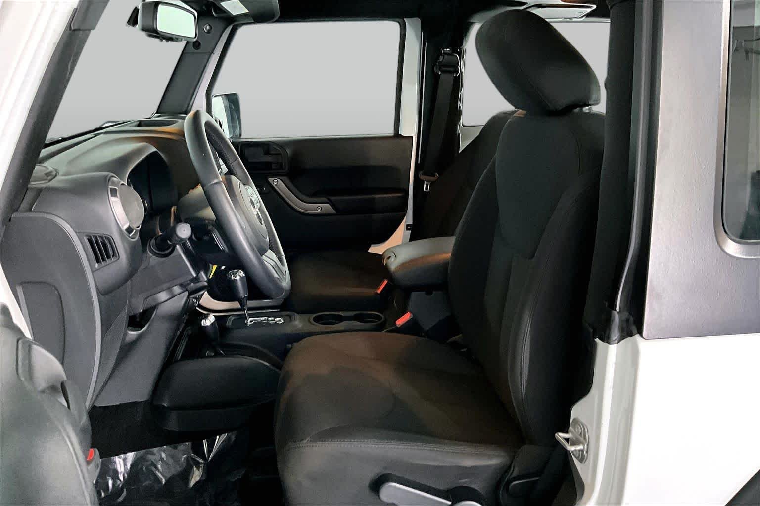 Used 2018 Bright White Clearcoat Jeep Sport S image 9