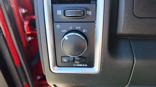 2024 RAM Ram 1500 Classic SLT - Photo 18