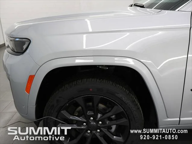 New 2026 Silver Zynith Exterior Paint Jeep Limited image 38