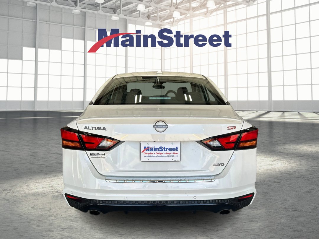 Used 2023 White Nissan 2.5 SR image 4