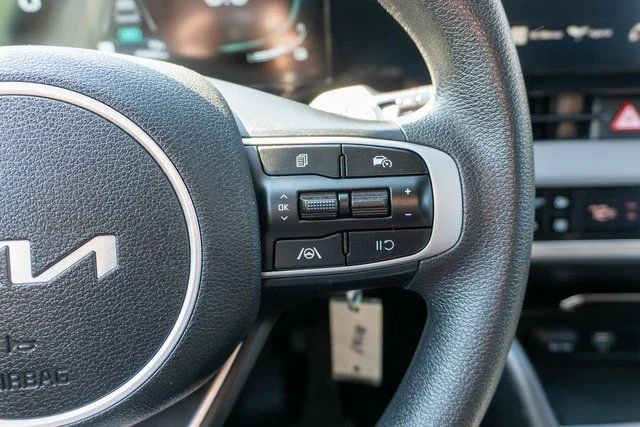Used 2023 White Kia LX image 25