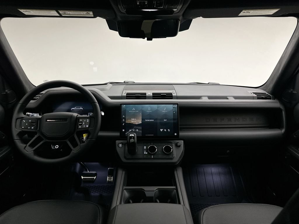 New 2026 Narvik Black Land Rover OCTA image 16